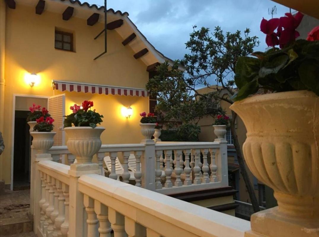 Casa Flores del Mediterráneo Badalona Exterior foto
